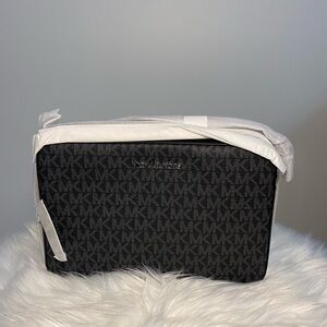 NWT!! Michael Kors Jet Set Black Noir LG EW Crossbody